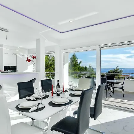 Penthouse Lush Apartament *