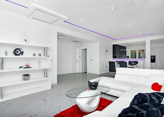 Apartment Penthouse Lush