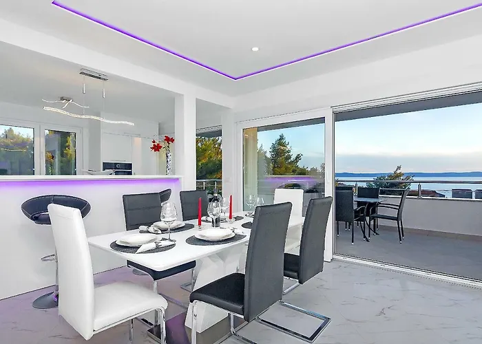 Penthouse Lush Apartment Makarska