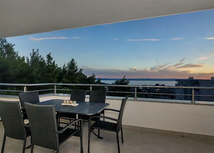 Penthouse Lush Apartment