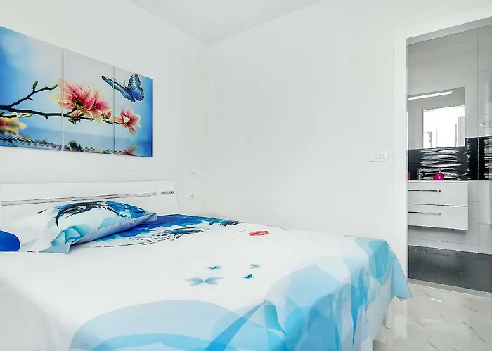 Penthouse Lush Apartment