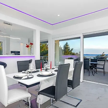 Penthouse Lush Apartment Makarska