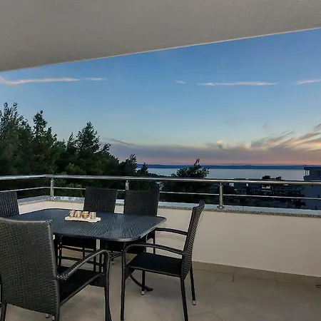 Penthouse Lush Apartment